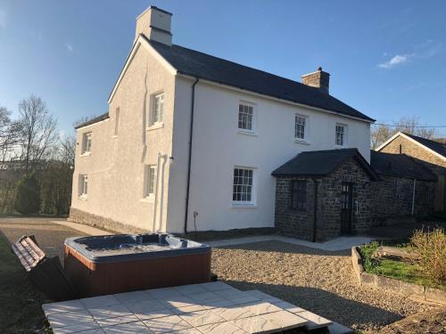 Llanrhystud House | Pengarreg Fawr