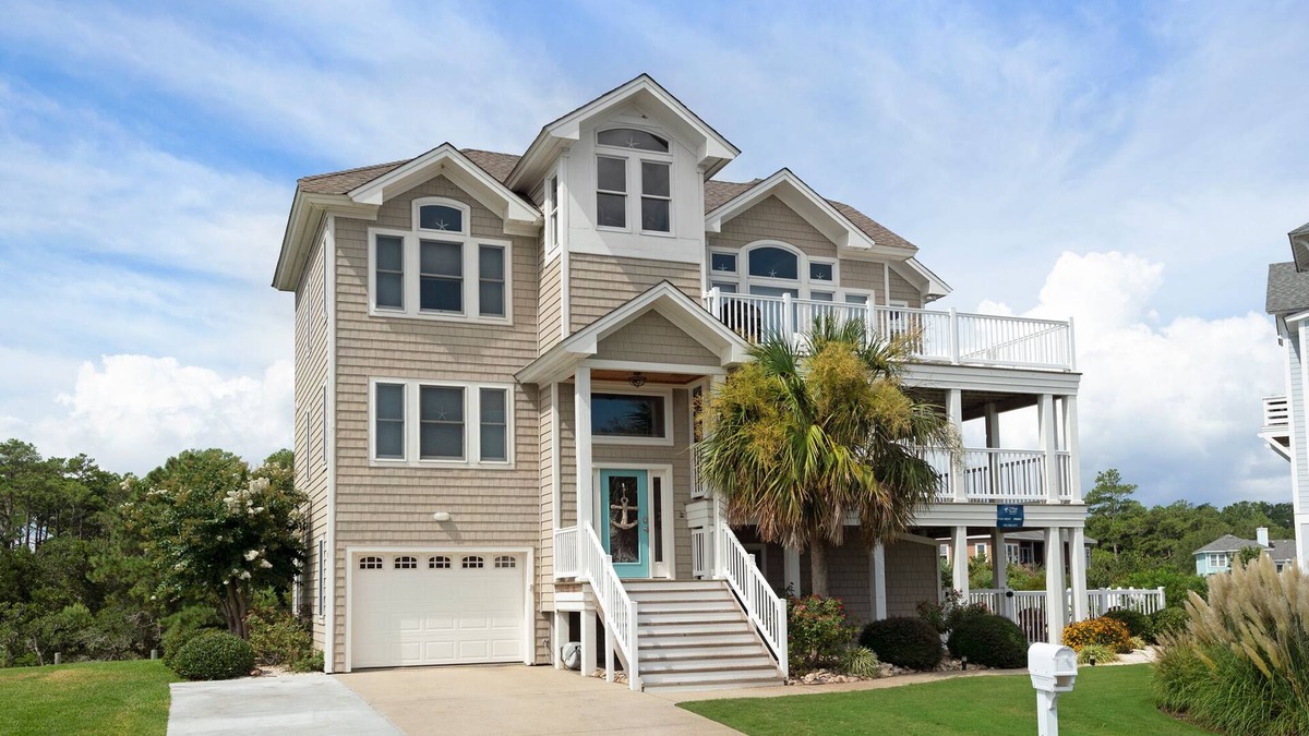 Manteo House | Peninsula 01: Private Saltwater Pool, Spa, Canal front w/10 feet of dock space