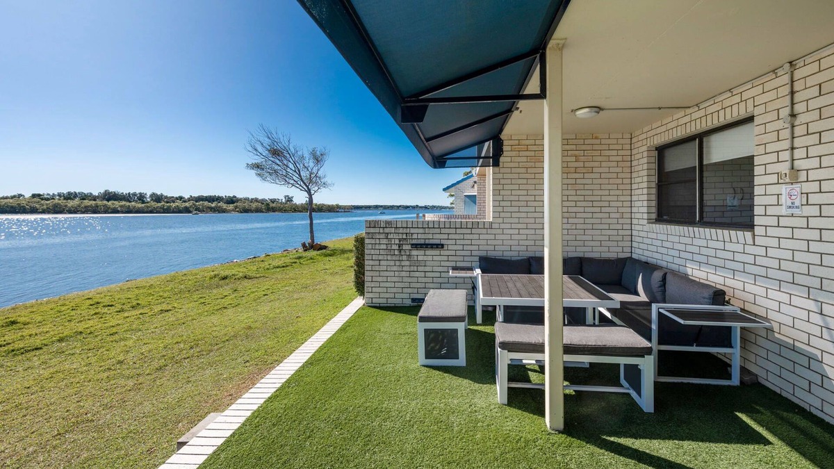 Yamba Apartment | Peninsula Court 5, Watch the dolphins frolic
