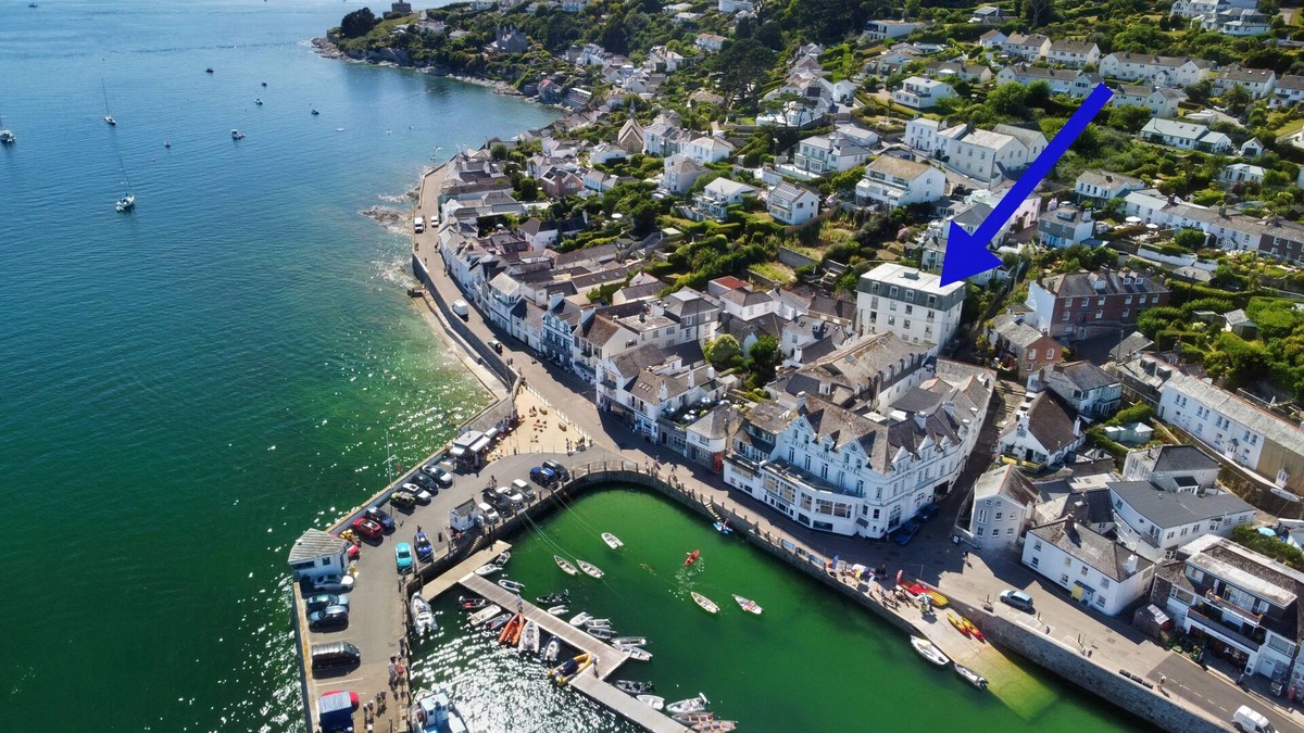 St. Mawes Cottage | Pennant - an apartment that sleeps 4 guests in 2 bedrooms