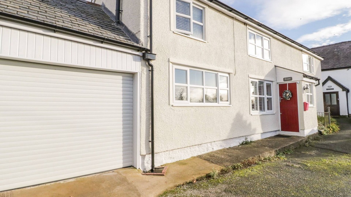 Henllan Cottage | PENNANT, pet friendly, country holiday cottage in Henllan