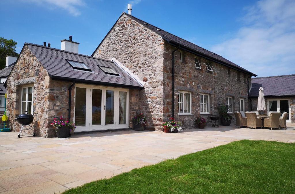 Dulas House | Penrhyn Barn