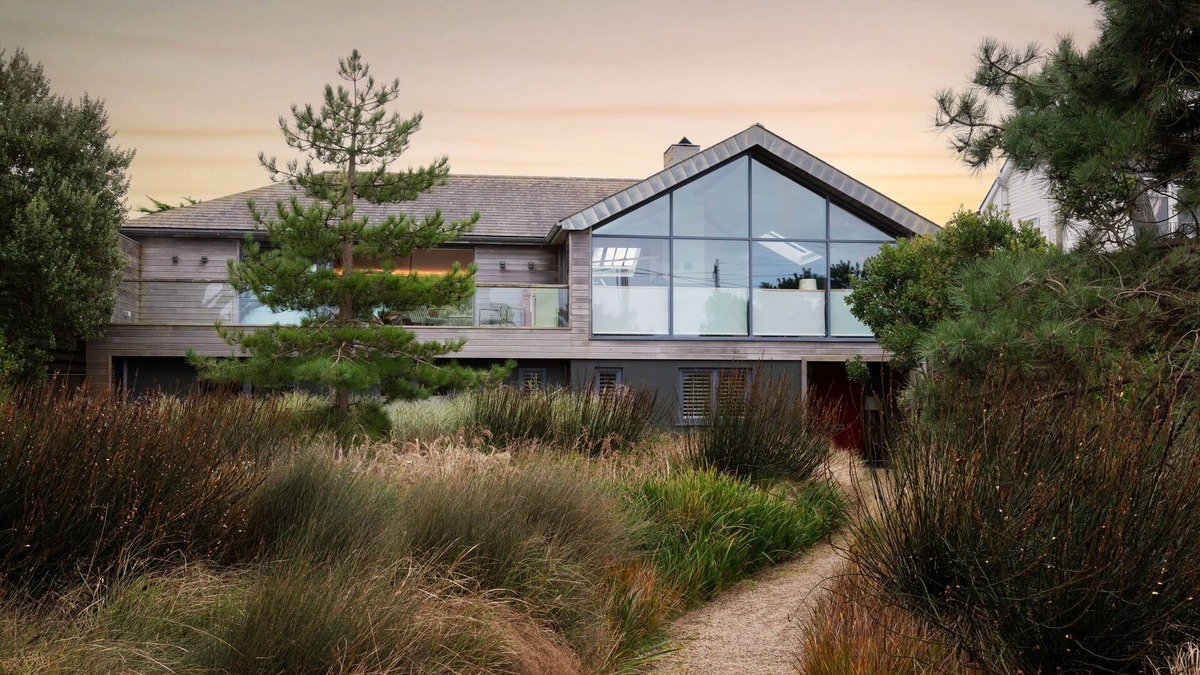 Constantine Bay Cottage | Penrich - Constantine Bay - a luxury house that sleeps 6 guests in 3 bedrooms