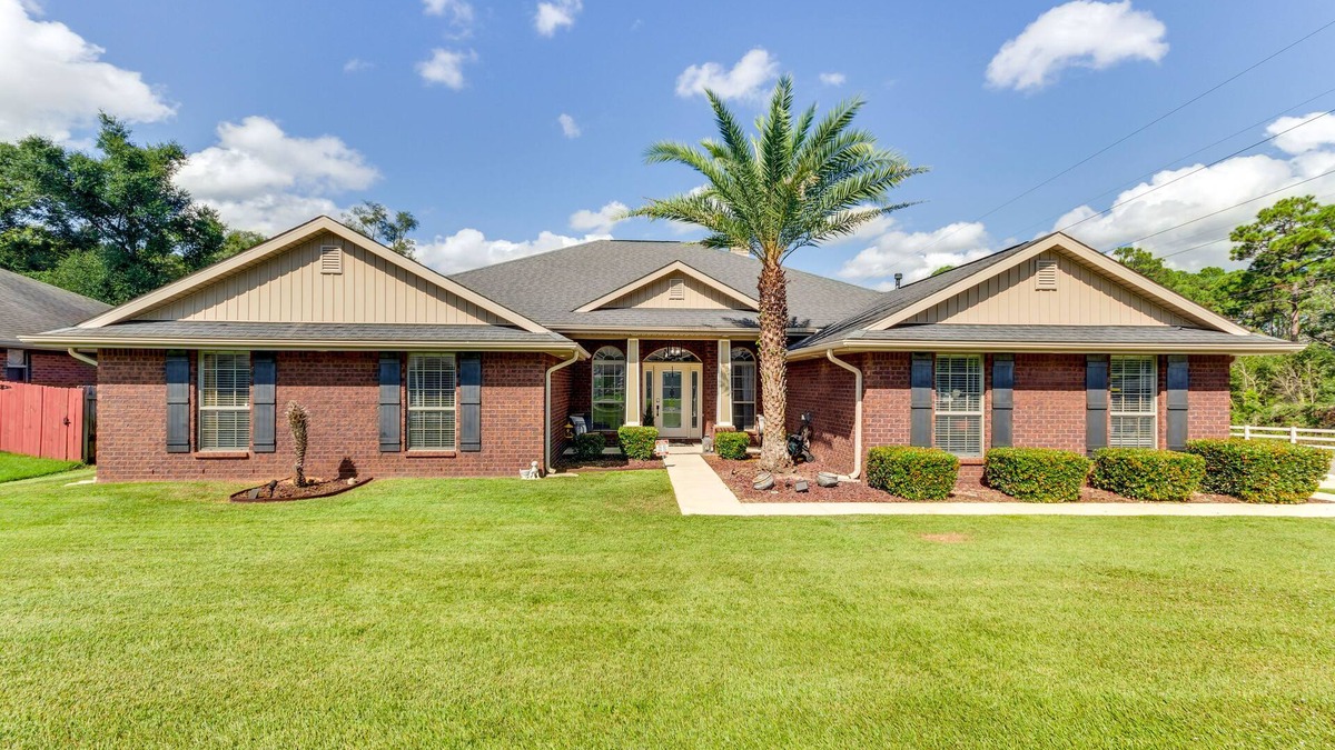 Brent House | Pensacola Home w/Private Lanai, 9 Mi to Downtown!