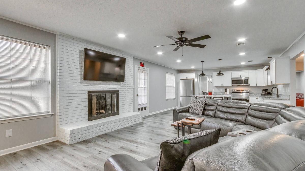 Myrtle Grove House | Pensacola Home w/Private Yard: 7 Mi to Downtown!
