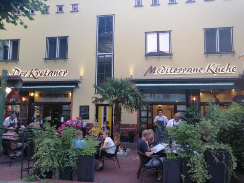 Zehlendorf House | Pension Der Kretaner