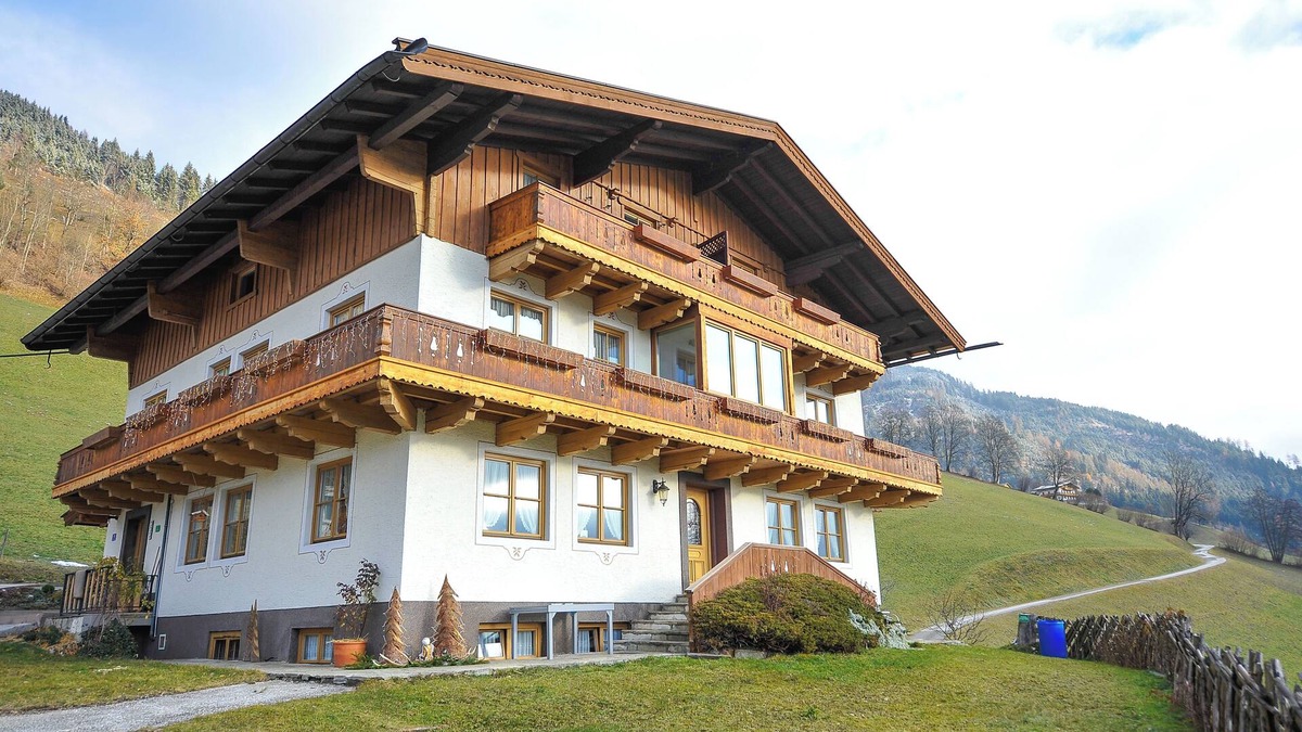 Stuhlfelden Apartment | Pension Grubhof FW C, Stuhlfelden, sunny location, valley view, family-friendly.