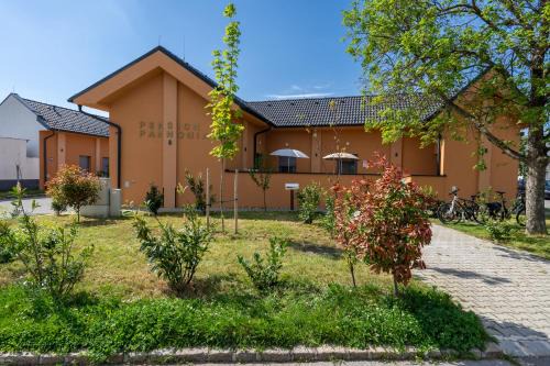 Parndorf House | Pension Pannonia