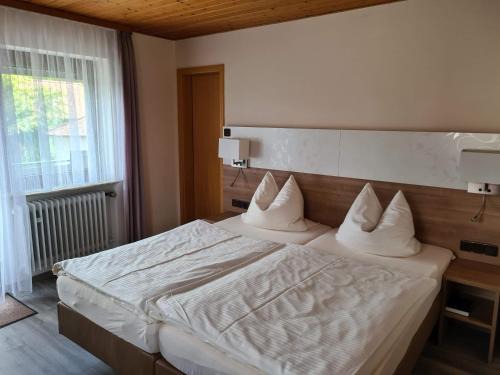 Feuchtwangen House | Pension Zum Grünen Wald