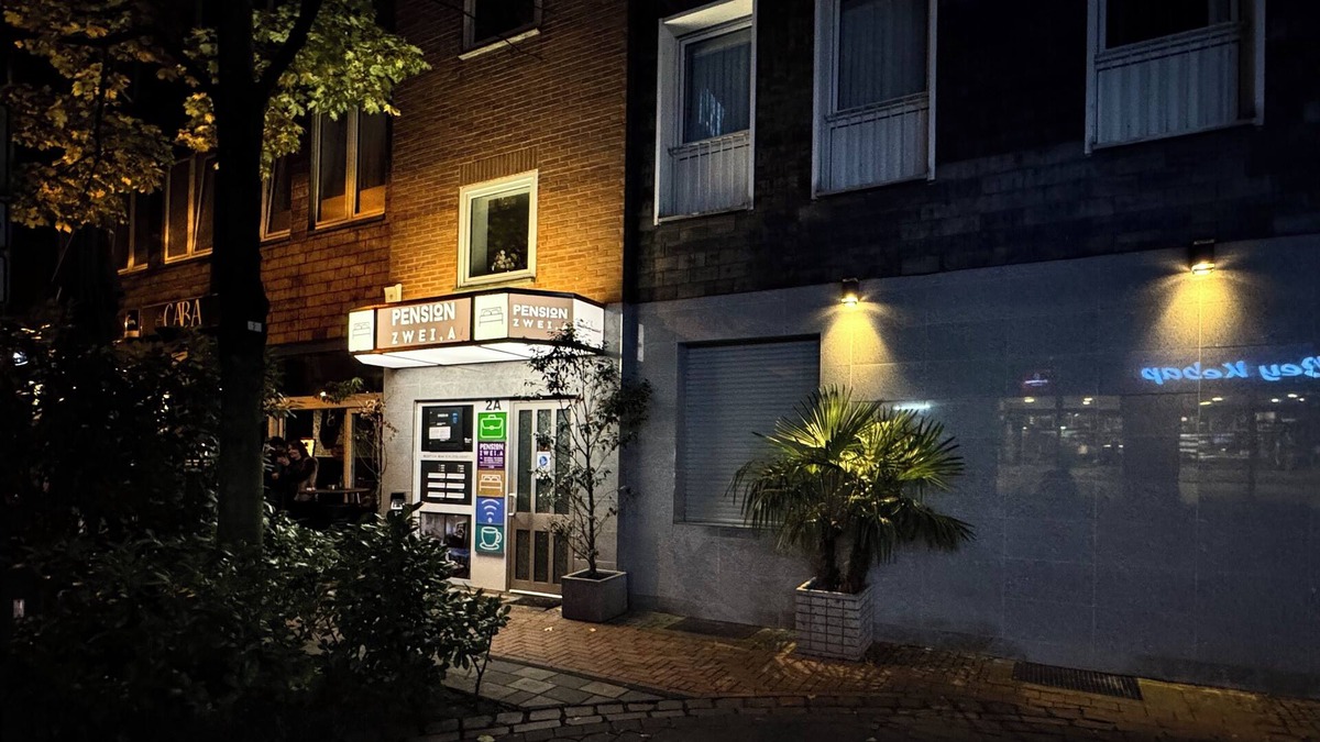 Leverkusen House | Pension Zwei A