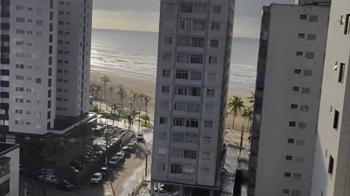 Ocian Apartment | Penthouse 1 block from the beach!