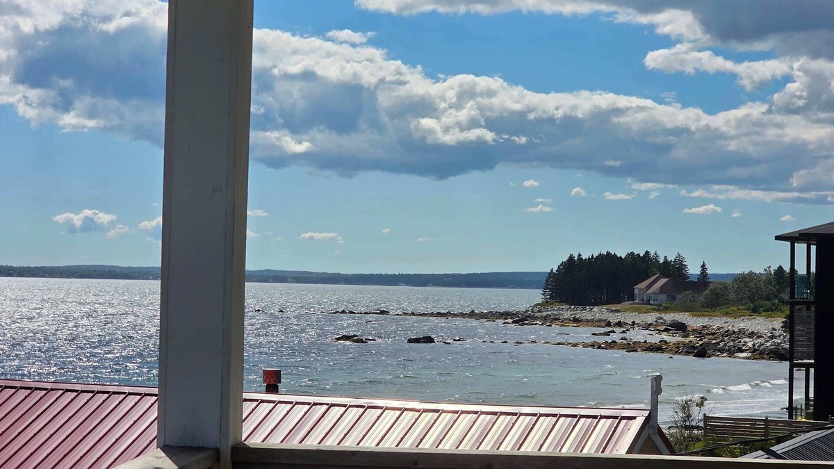 Hunts Point Apartment | Pent House at Hunts Point Beach Cottages