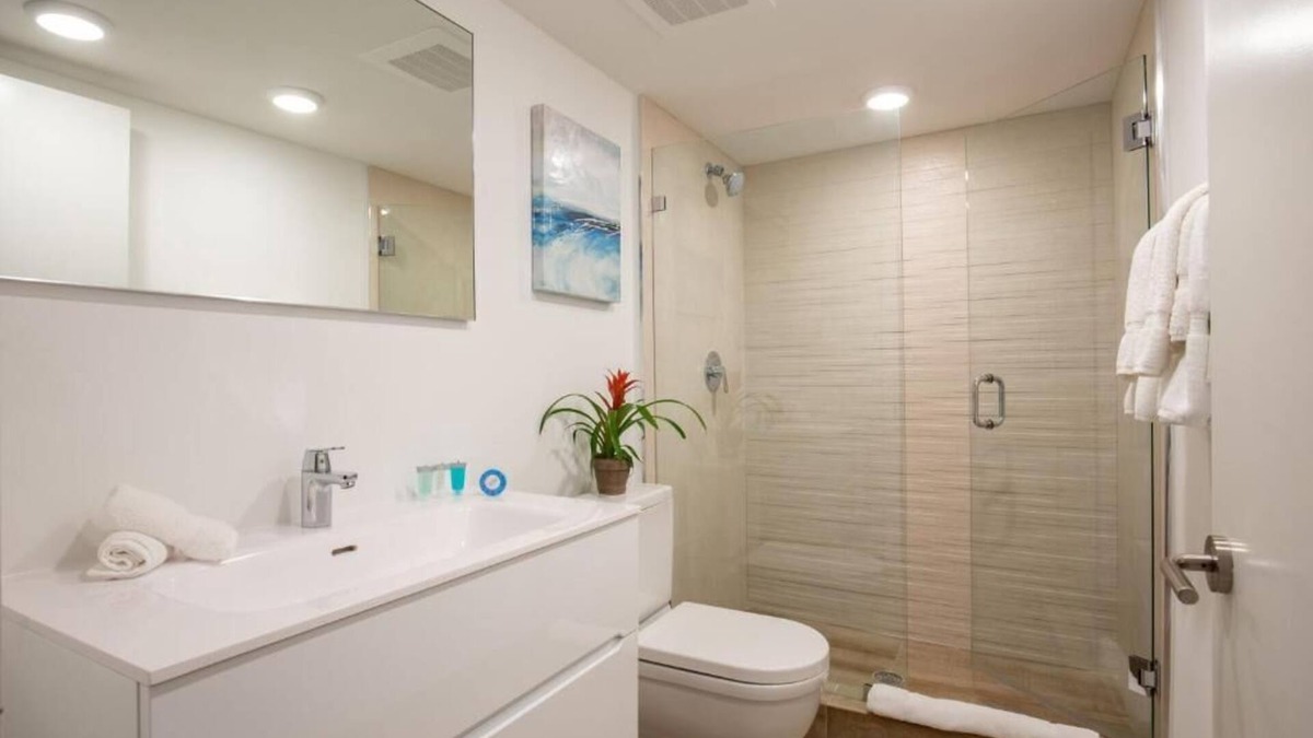 Bay Harbor Islands Apartment | Penthouse 4 Bedroom | Water Views | Roof Top Pool!