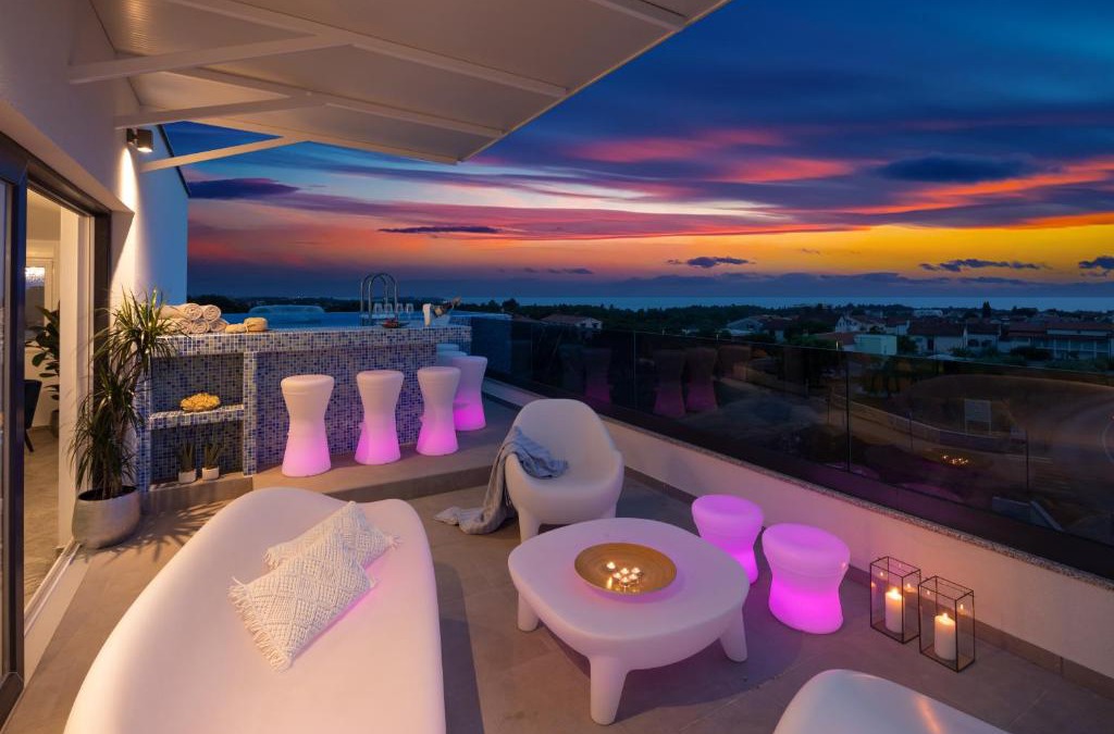 Mali Maj Apartment | Penthouse Blue Horizon- a luxury penthouse with infinity pool, hot tub and sea views!