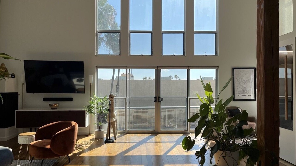 Del Rey Condo | Penthouse Loft with 20ft ceilings - 10 minutes to Beach!