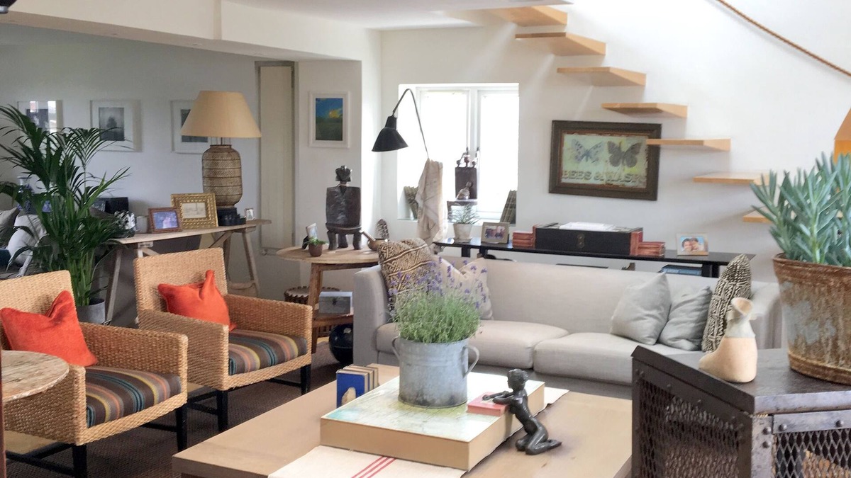 Little Venice Apartment | Penthouse Oasis in Prime London. Large, light, & stylish.