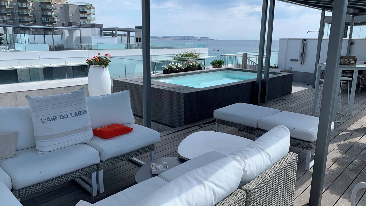 Platja d'Aro Apartment | PENTHOUSE on the beach, PRIVATE swimming pool from June to September, large rooftop, 4 bedrooms