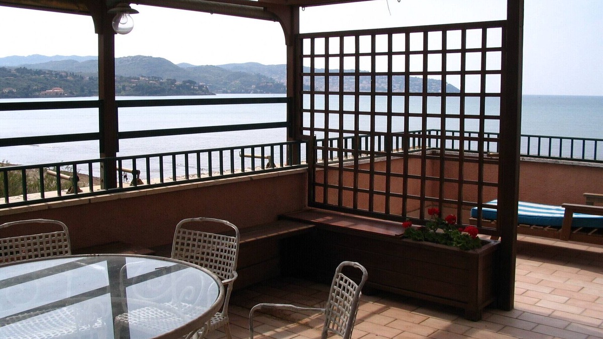 Giannella Apartment | PENTHOUSE ON THE BEACH WITH DIRECT ACCESS TO THE BEACH GIANNELLA