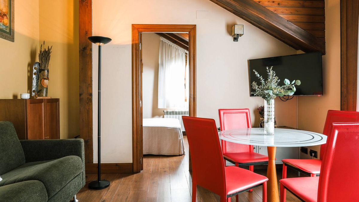 Solares Apartment | Penthouse-semi rustico -Apartment-Ensuite with Jet bath