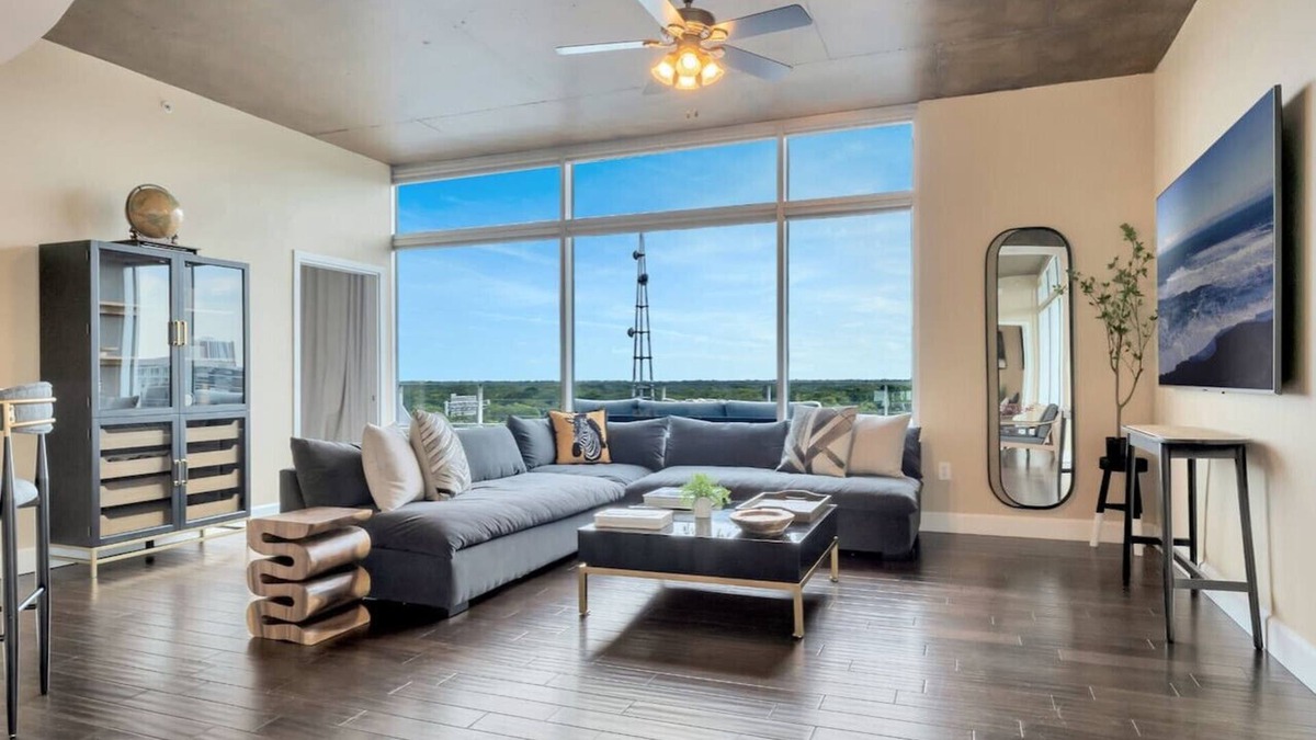 South Eola Apartment | Penthouse with a View