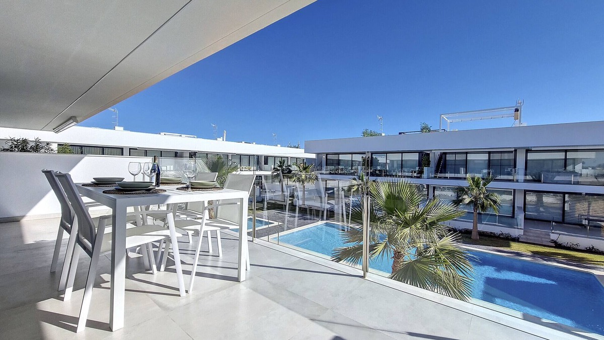 Mar de Cristal Apartment | Penthouse with roof terrace and pool views