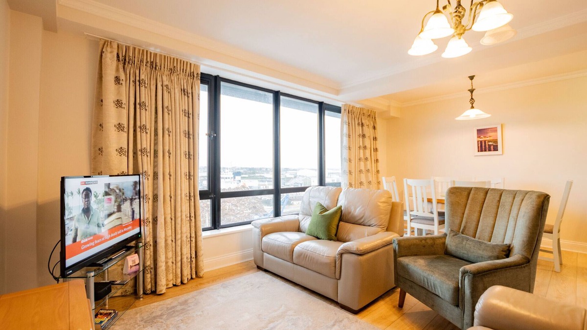 Galway City Centre Apartment | PENTHOUSE with Harbour and Panoramic Water Views. Private Rooftop Terrace. Family Friendly. Free Parking