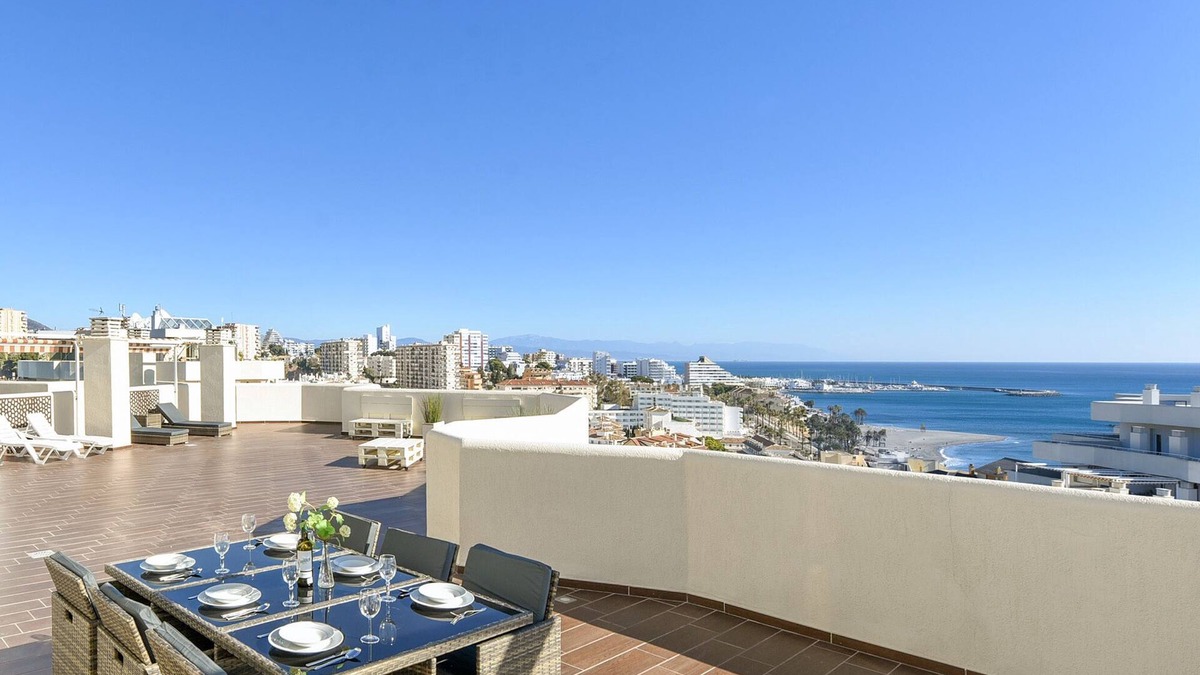 Benalmadena Costa Apartment | Penthouse with very spacious terrace on holiday resort, walking distance beach!