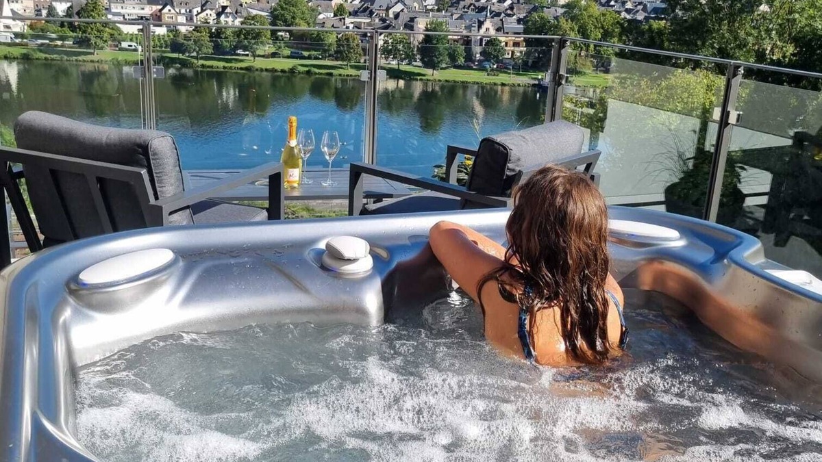 Treis-Karden Apartment | Penthouse with whirlpool, 2 balconies and fantastic panoramic view of the Moselle