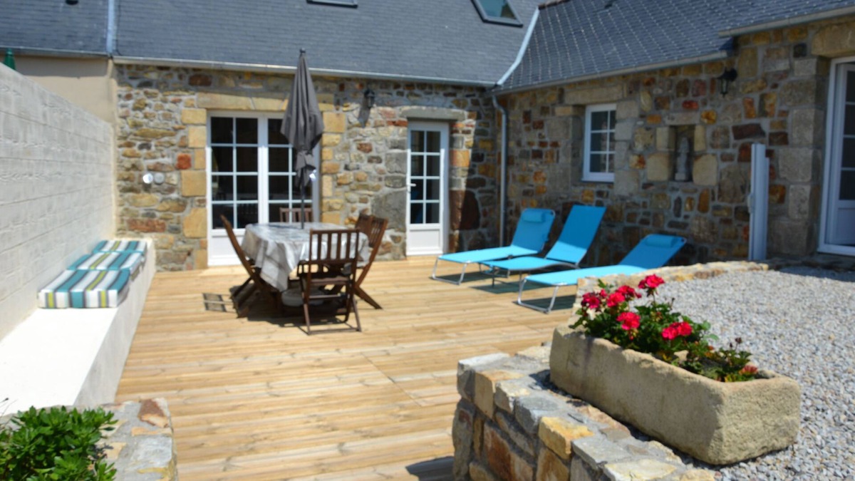 Camaret-sur-Mer House | Penty, sea view from 1st floor, bedroom on ground floor, garden, sea and GR34 500 m away.