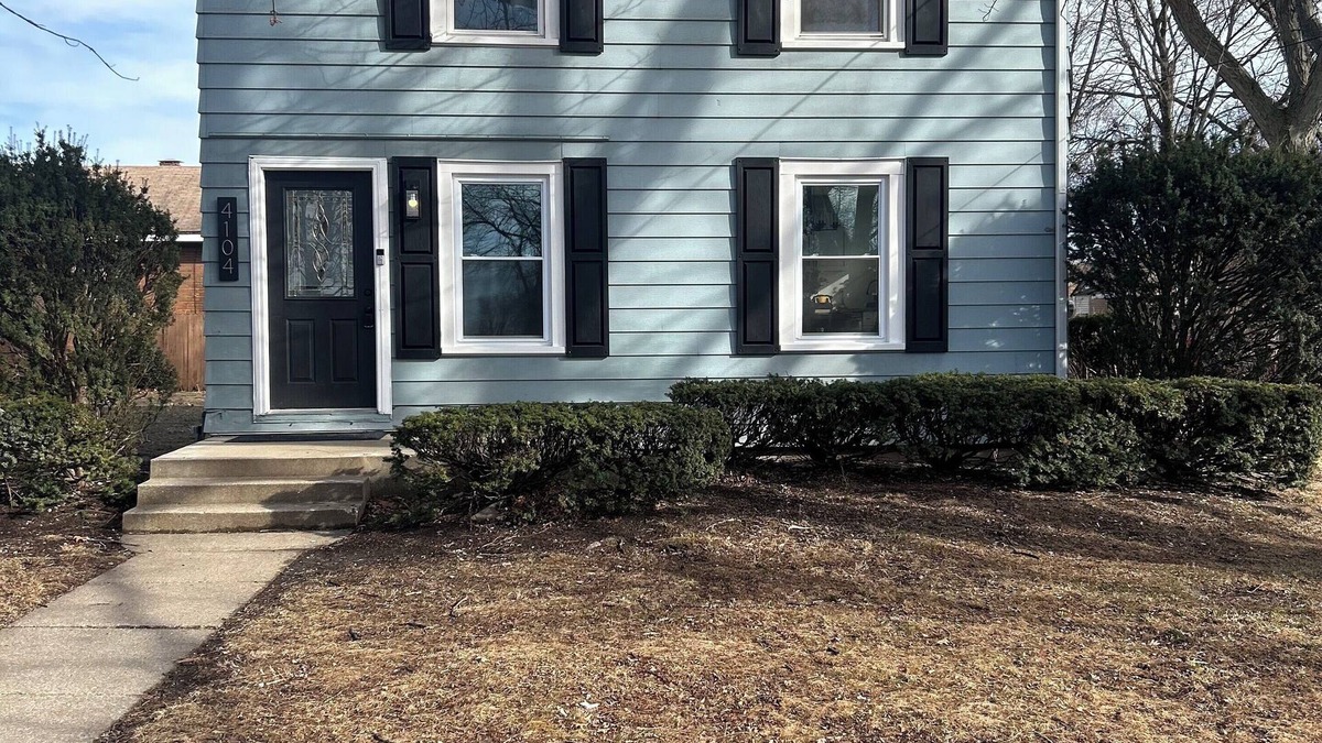 Peoria Heights House | Peoria Heights 3BR/3BA Home – WiFi, Family-Friendly, Convenient