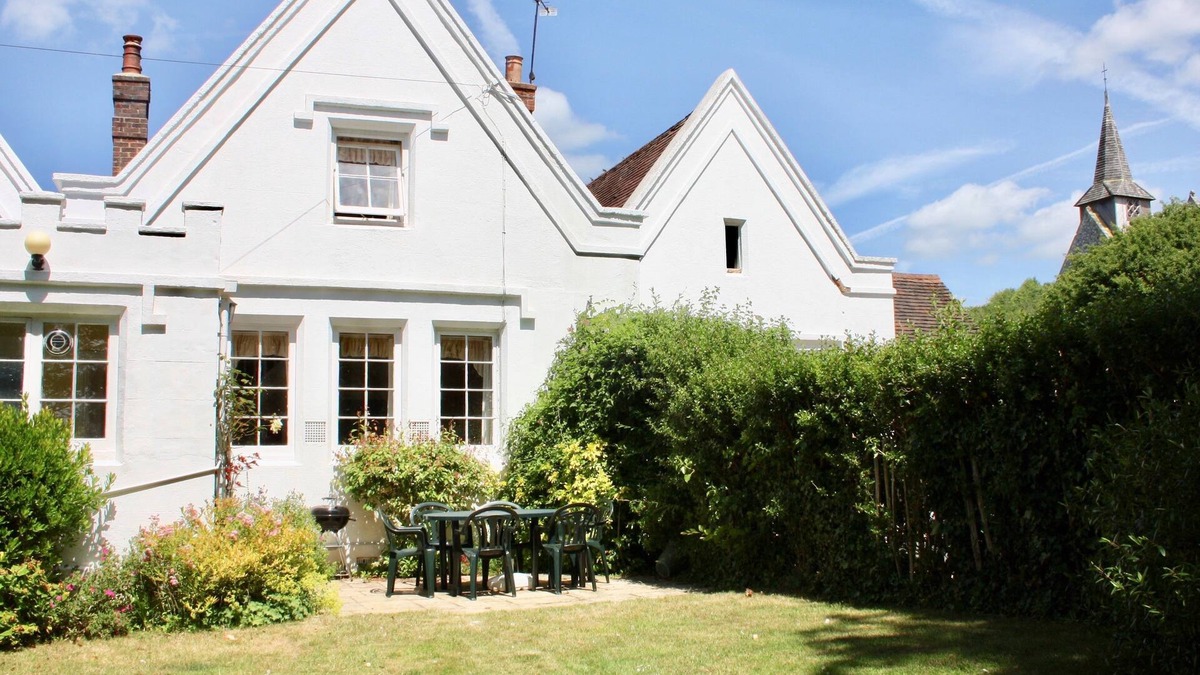 Compton Cottage | Pepper Pot Cottage , Compton - a cottage that sleeps 6 guests in 3 bedrooms
