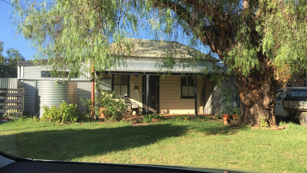 Wongarbon Cottage | Peppercorn Cottage 2831 contemporary heritage located in a village of Dubbo