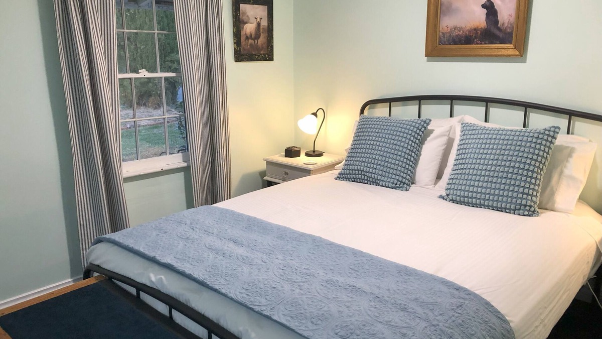 Avoca Cottage | Peppercorn Cottage Avoca . Colonial cottage accommodation on the Avoca River