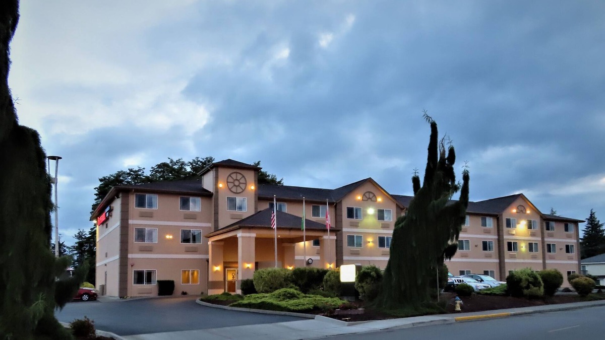 Centralia Hotel | Peppermill Empress Inn