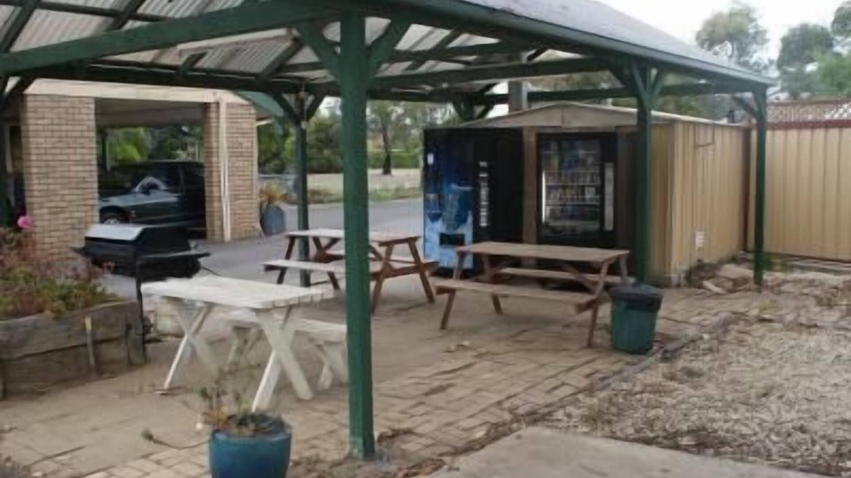 Delacombe Hotel | Peppinella Motel