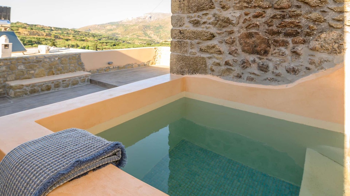 Sitia House | Pera Chorio - Daphne: Artist's stone house with countryside views