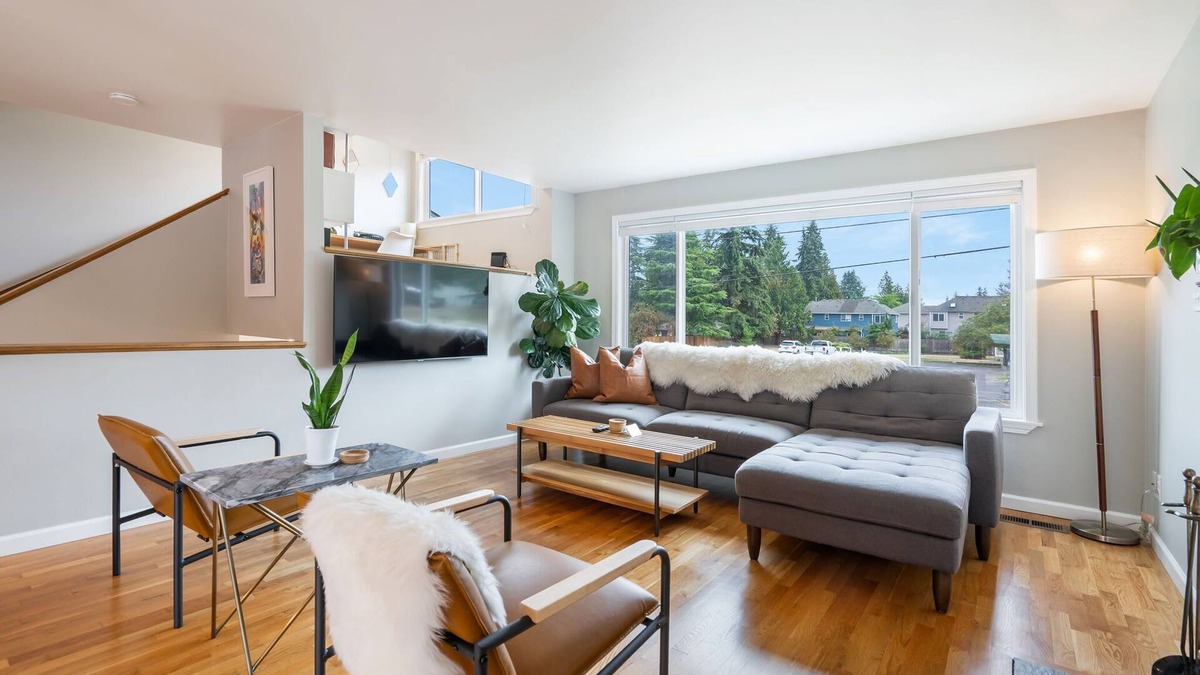 Shoreline House | Perch - Gathering Spot: Spacious 5BR home in Shoreline