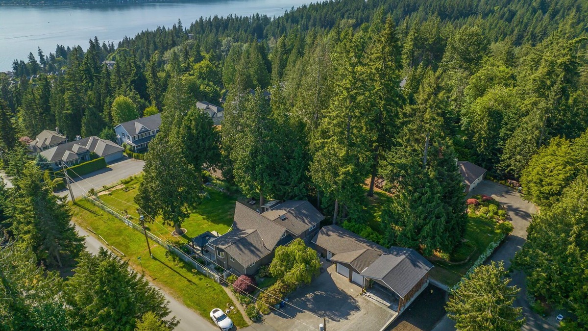 Inglewood House | Perch - Sammamish Cottage: Fully remodeled 2 bedrooms suite w/yard