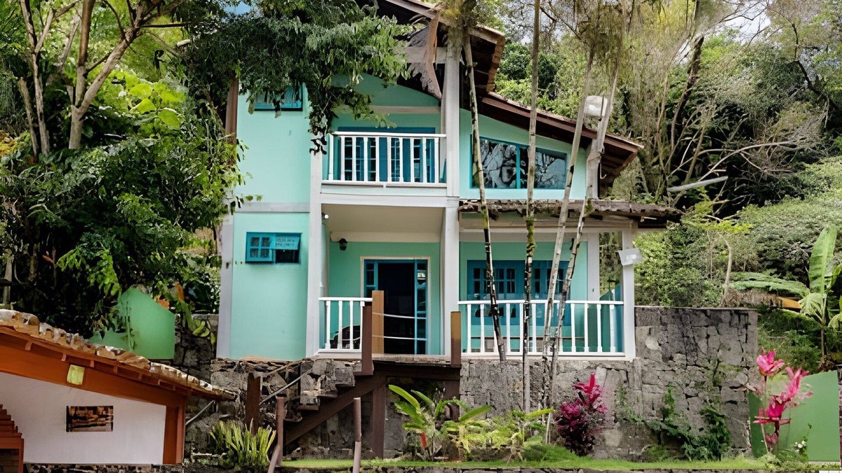 Morro da Cruz House | Perequê house with pool 300m from the beach