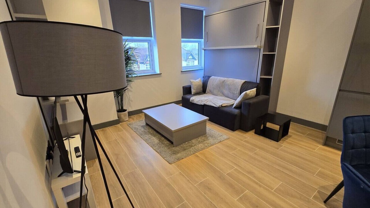 West Finchley Apartment | Perfect 1-Bed | Work & Leisure