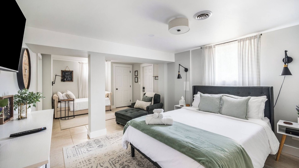 Lynchburg Apartment | Perfect 1 Bedroom - Sleeps 4 | Near LU | Newly Renovated! by Saydrajanes Properties