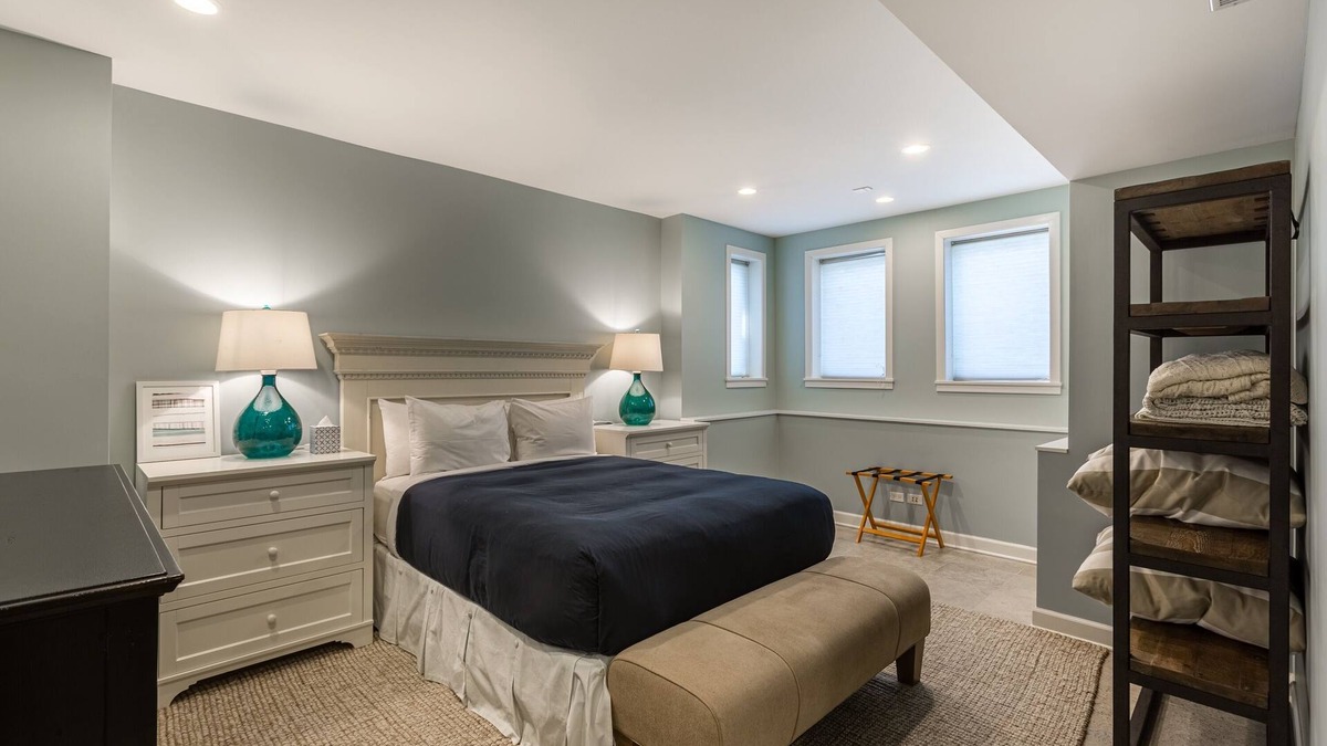 Sheffield Neighbors Apartment | Perfect 1BR in Lincoln Park - Steps to DePaul! by AllSet Turnover