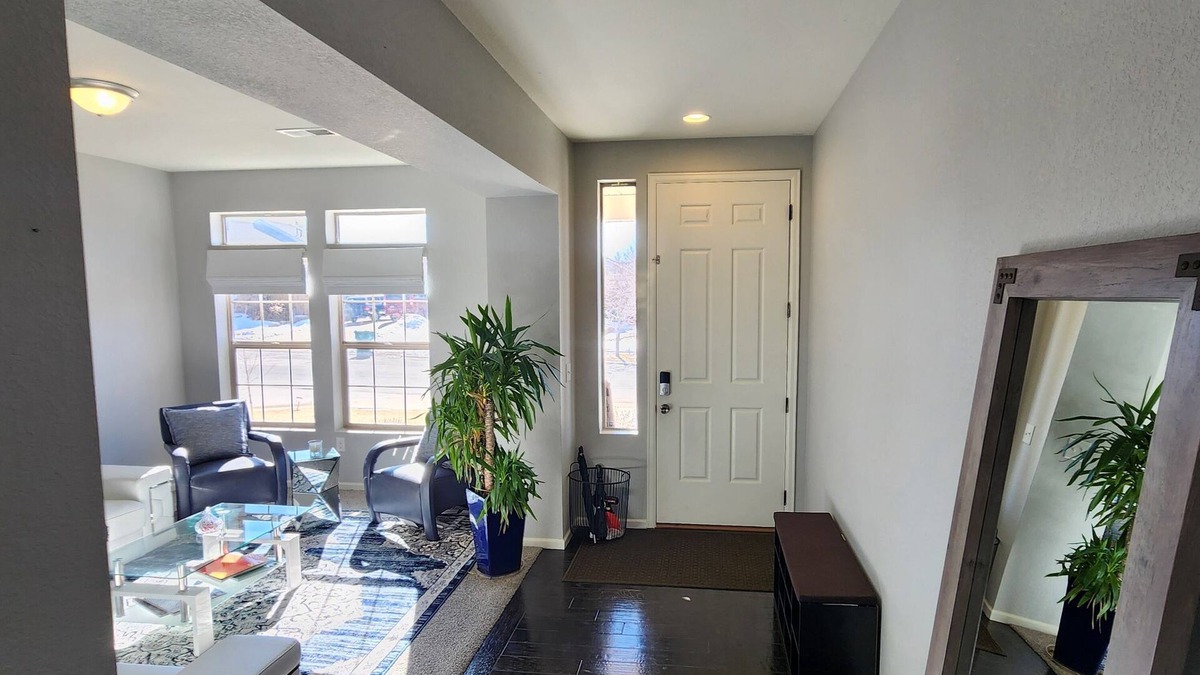 Aurora House | Perfect 6-bedroom house with WiFi in charming Aurora