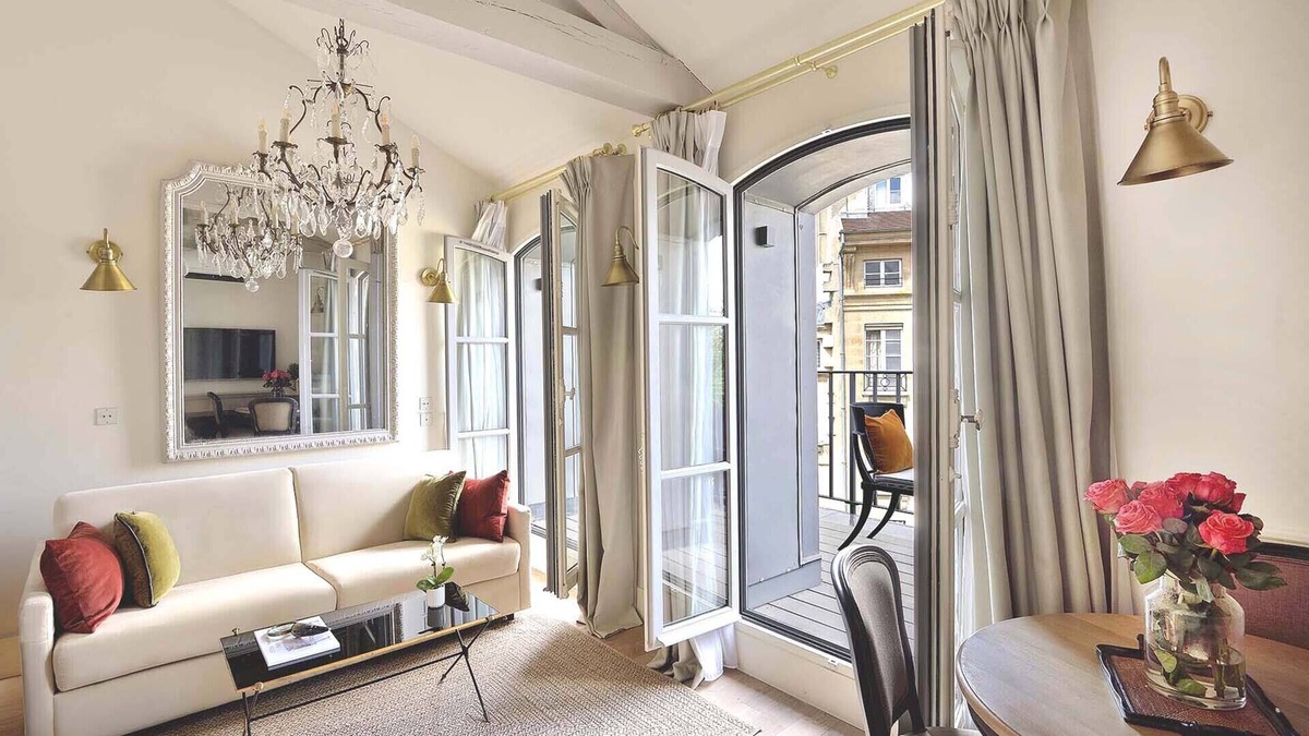 Paris City Center Apartment | Perfect Amazing Penthouse for 2-Balcony-Ile de la Cite-AC-Wifi-Lift-Cafes