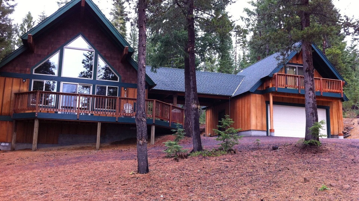 Crescent House | Perfect Cabin Retreat near Crater, Crescent, & Odell Lakes