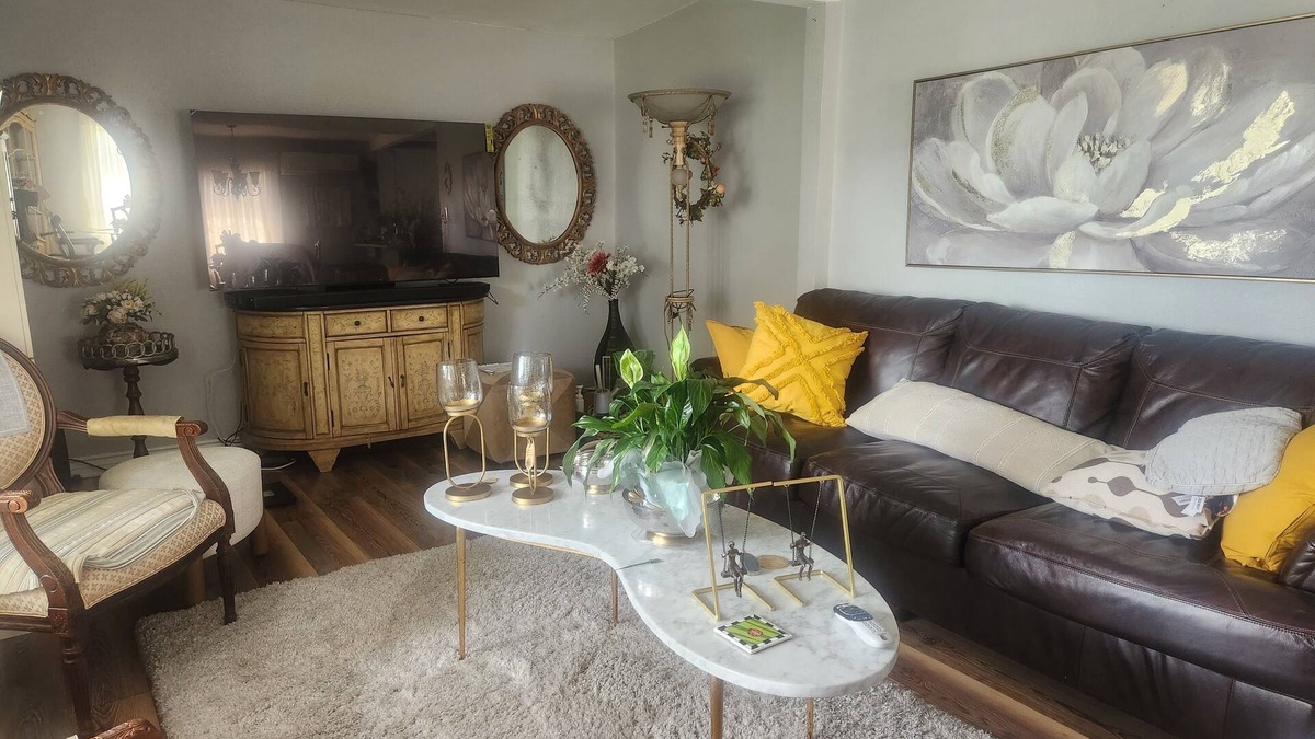 Downey Bed & Breakfast | Perfect charming home with ac