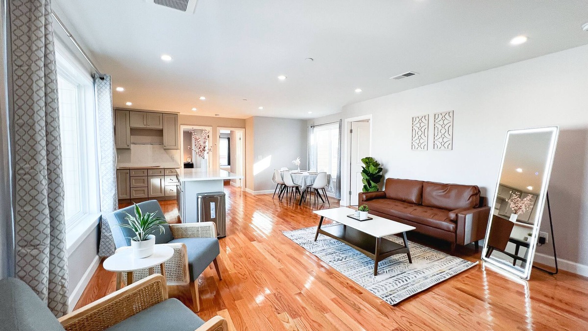 Daly City House | Perfect Clean Spacious Gateway of San Francisco 8bd/8br