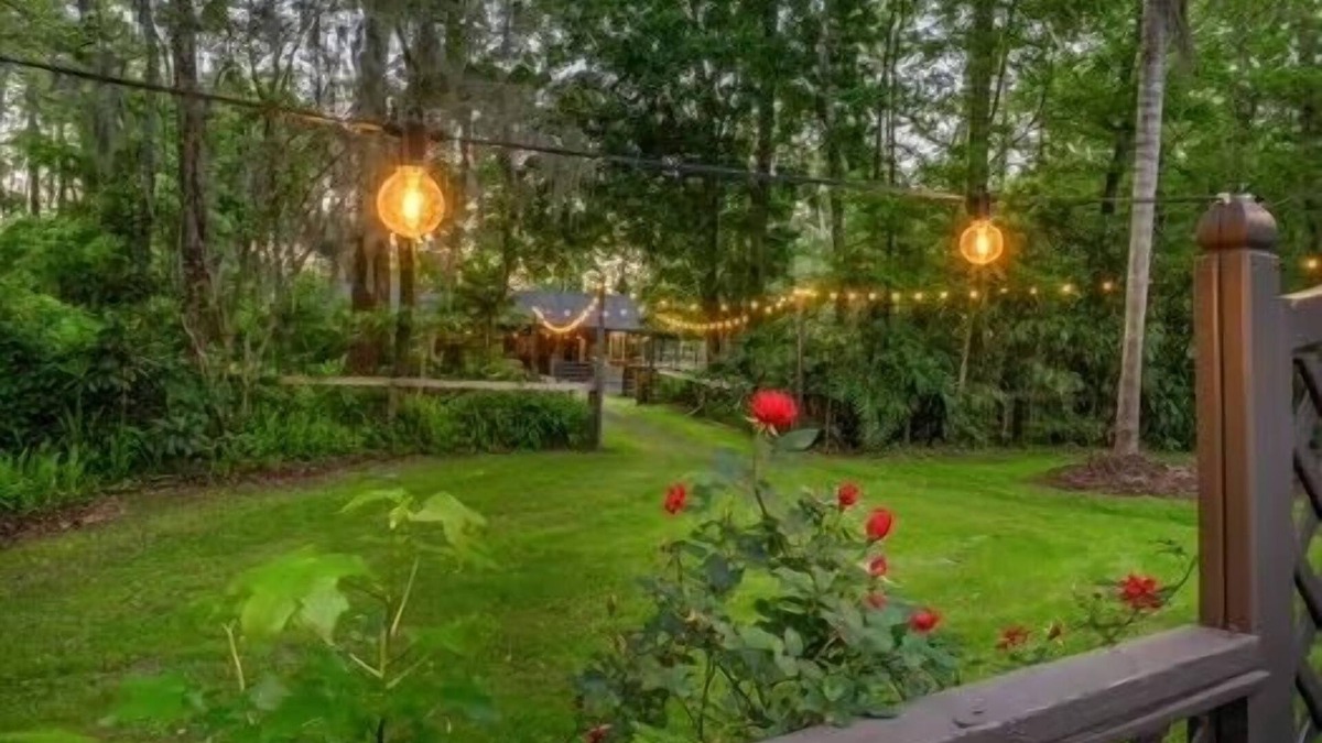 Southside House | PERFECT CORPORATE RENTAL FLEX+more beds! Modern Ranchette Historic Mandarin,PETS