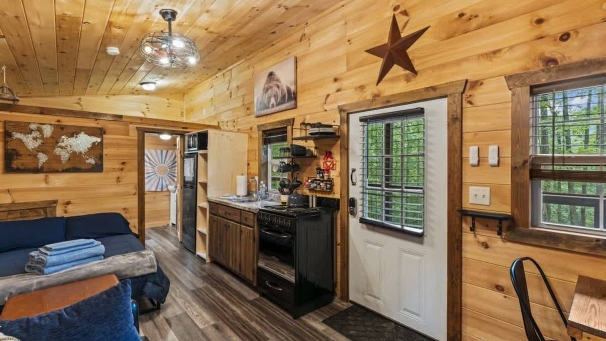 Primrose Cabin | Perfect Couples Getaway in the Heart of RRG!