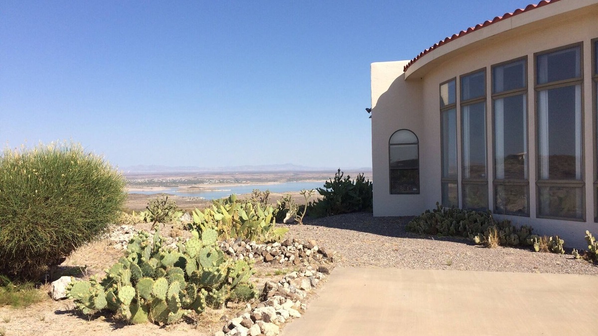 Truth or Consequences House | PERFECT DESERT OASIS~lake~jet ski~boat